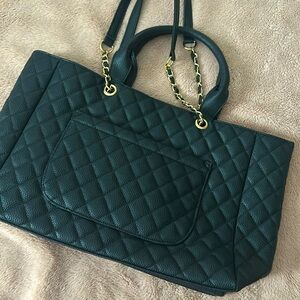 Stunning faux leather bag brand new w/o tags. chain detail. Total Chanel vibes.